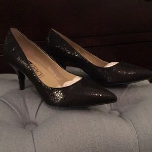 A cute pair of black sparkly Ellen Tracy heels!